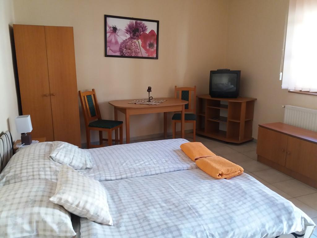 Rakoczi Panzio Hotel Debrecen Bagian luar foto
