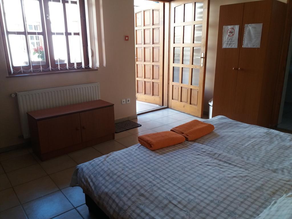 Rakoczi Panzio Hotel Debrecen Bagian luar foto