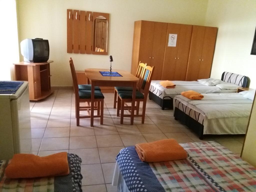 Rakoczi Panzio Hotel Debrecen Bagian luar foto