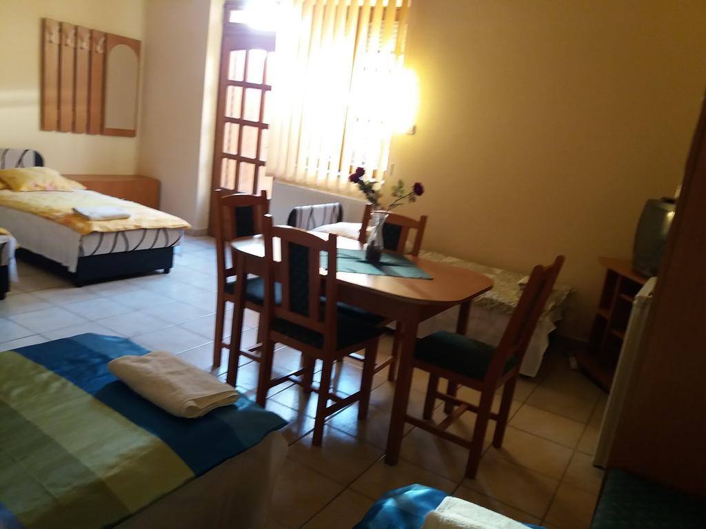 Rakoczi Panzio Hotel Debrecen Bagian luar foto